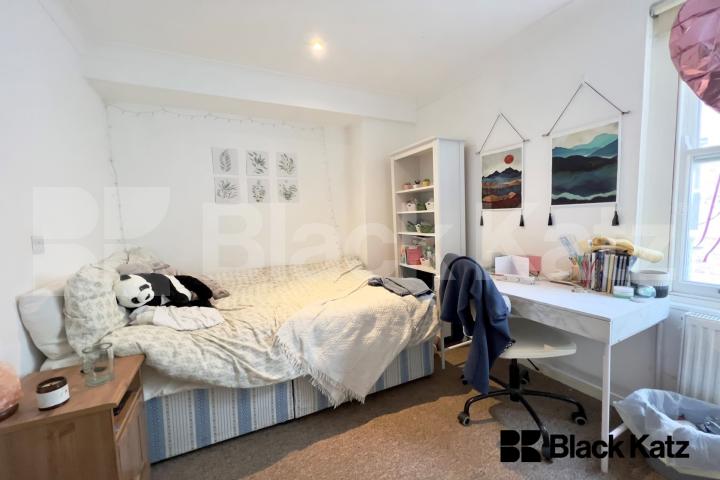 Charming duplex three bedroomed two bathroomed period conversion Union Street, London Bridge